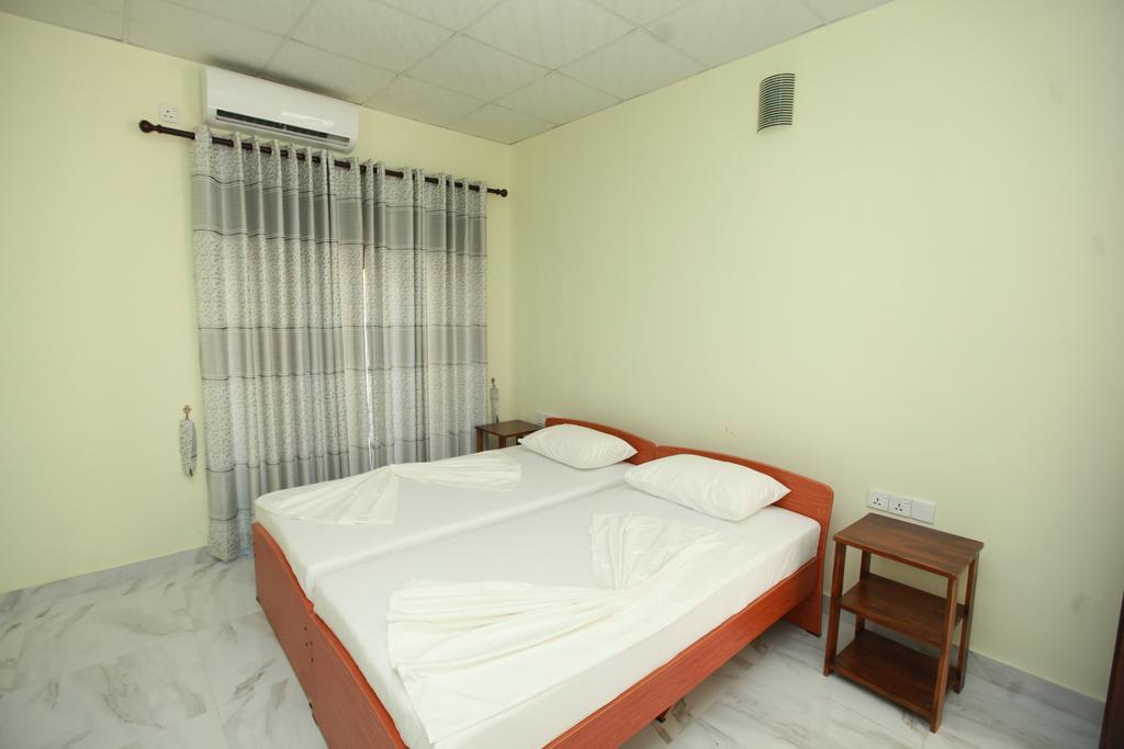 Lavonka Tourist Rest Hotel Anuradhapura Ngoại thất bức ảnh