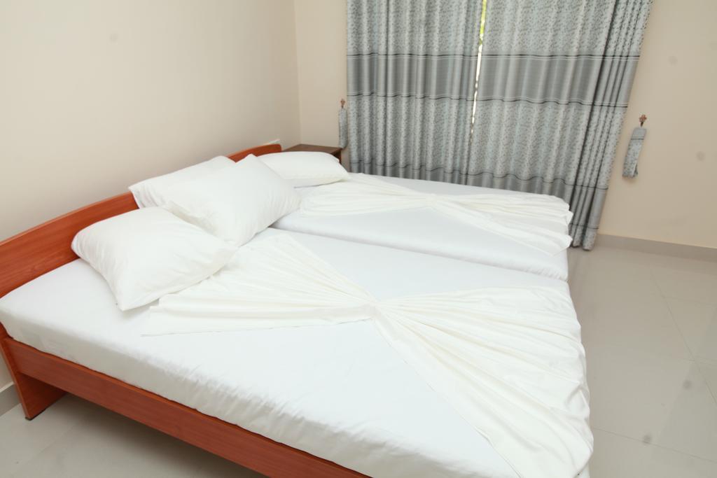 Lavonka Tourist Rest Hotel Anuradhapura Ngoại thất bức ảnh