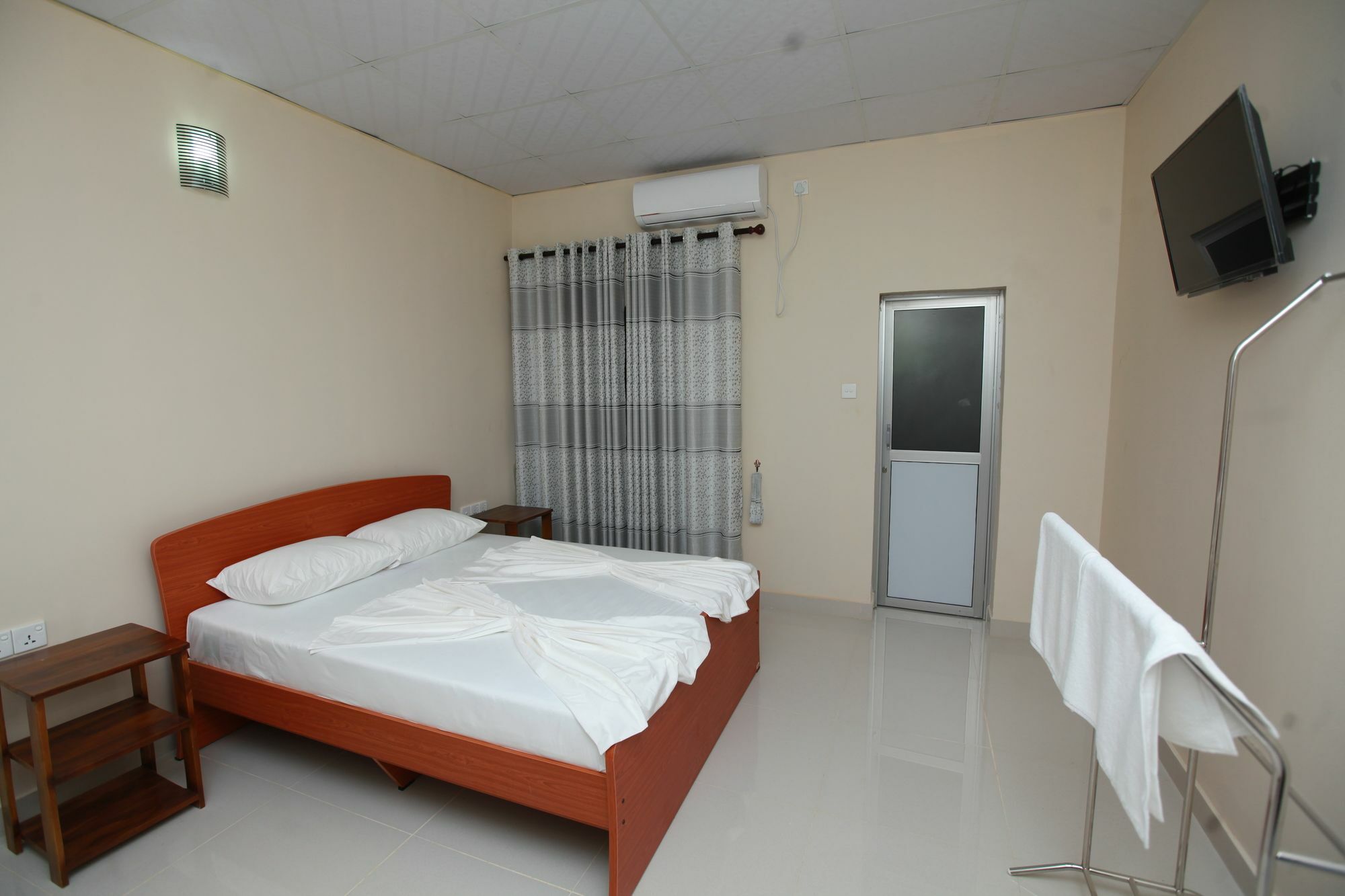 Lavonka Tourist Rest Hotel Anuradhapura Ngoại thất bức ảnh