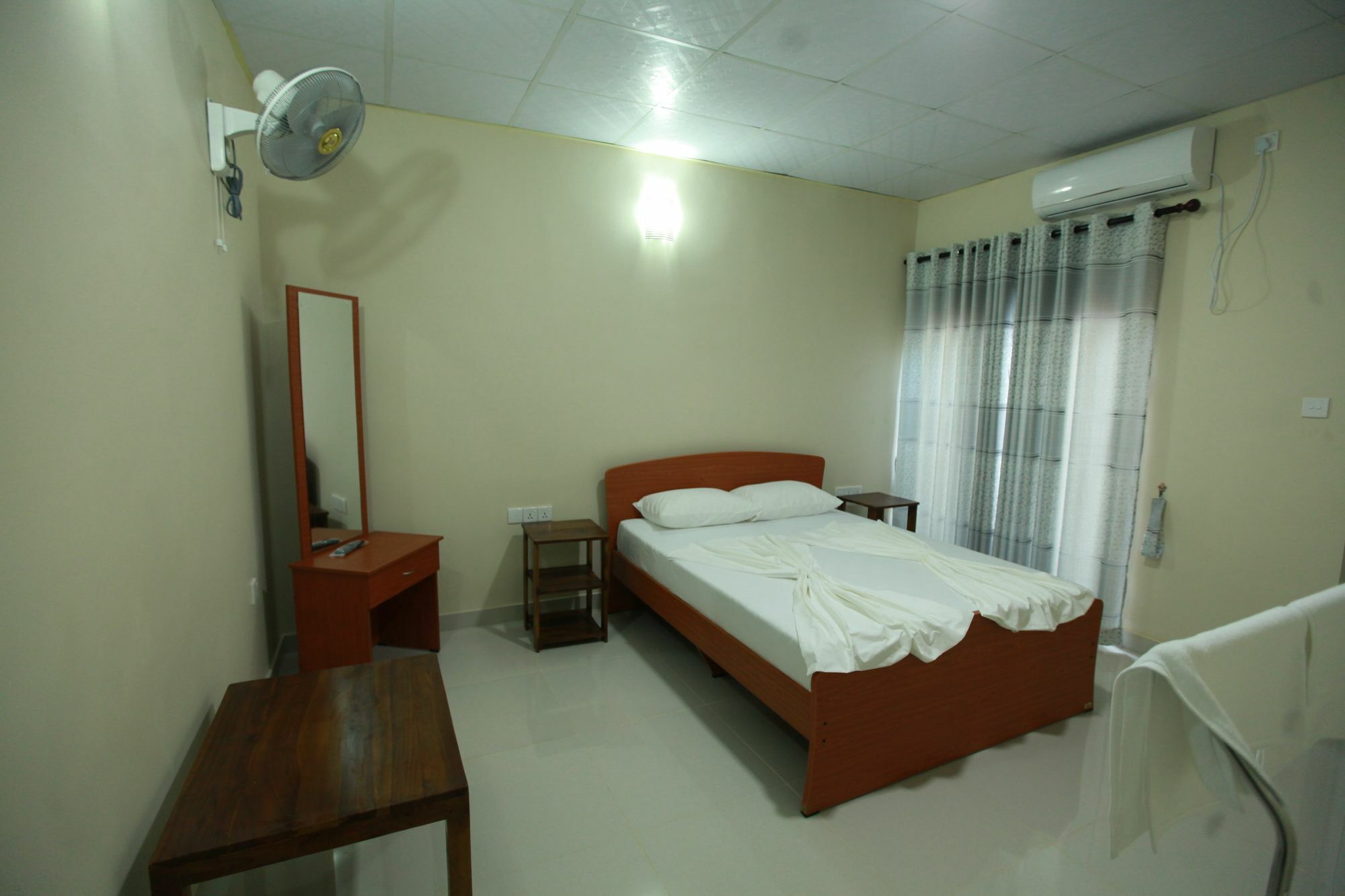 Lavonka Tourist Rest Hotel Anuradhapura Ngoại thất bức ảnh